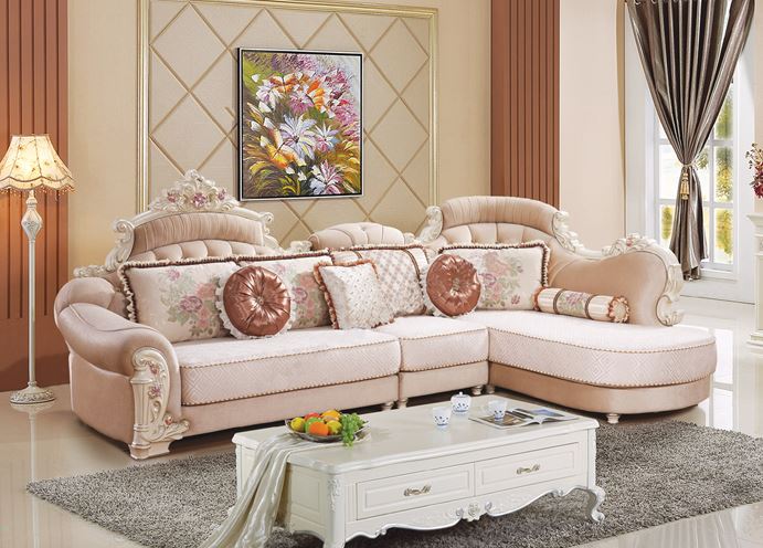 Nếu bạn yêu thích phong cách tân cổ điển, thì một chiếc sofa vải trong phòng khách sẽ là một lựa chọn hoàn hảo cho bạn. Sofa với các đường nét thanh thoát, tỉ mỉ trong thiết kế sẽ mang lại cho căn phòng của bạn sự ấm cúng và trang nhã. Hãy xem qua hình ảnh để cảm nhận sự tinh tế của chiếc sofa này.