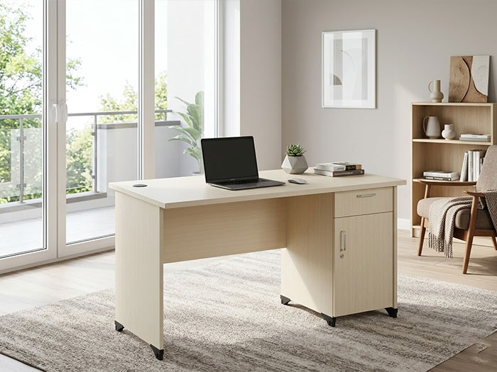 Bàn làm việc có ngăn kéo tại nhà