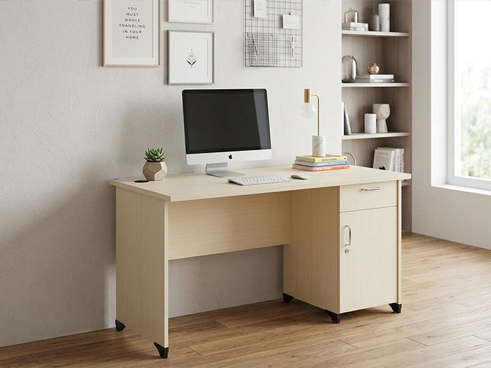 Bàn làm việc gỗ tại nhà