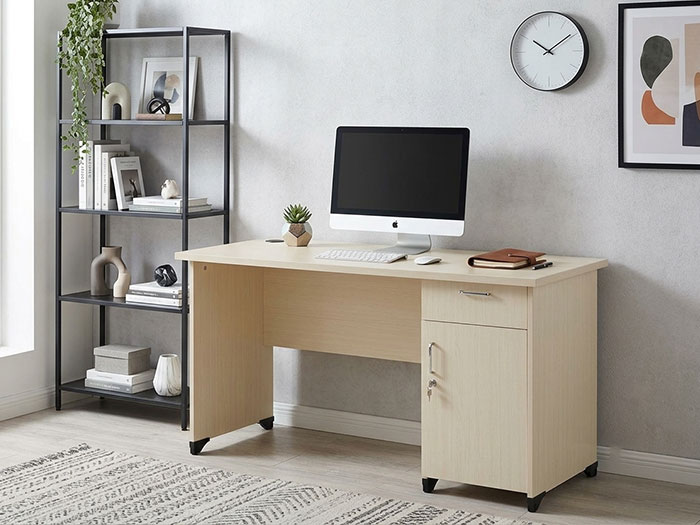 Bàn làm việc gỗ tại nhà